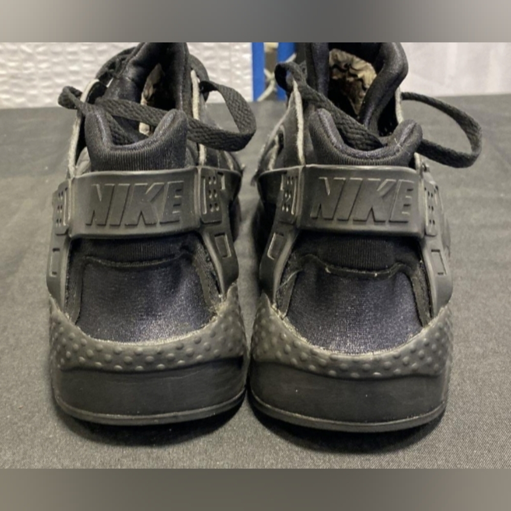 Nike Big Kids' Huarache Run Triple Black Sneakers Size 7Y MSRP $110 - Picture 10 of 12